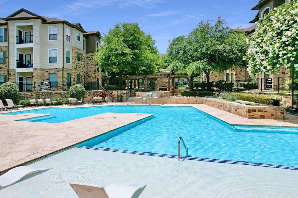 Villas at Grand Avenue