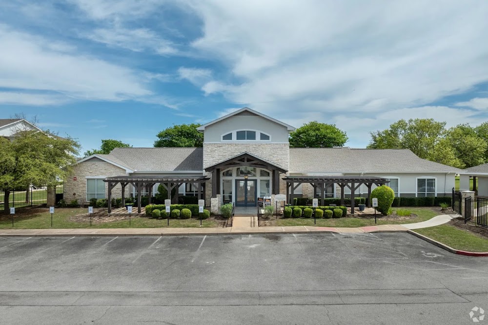 Lakeline Apartments